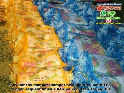 souvenir tas dompet kemasan sarung tile